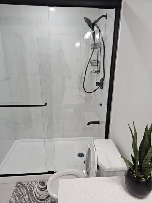 Comfort Guest Ne - Near Airport Apartment