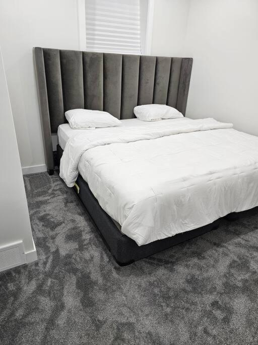 Comfort Guest Ne - Near Airport Apartment Calgary
