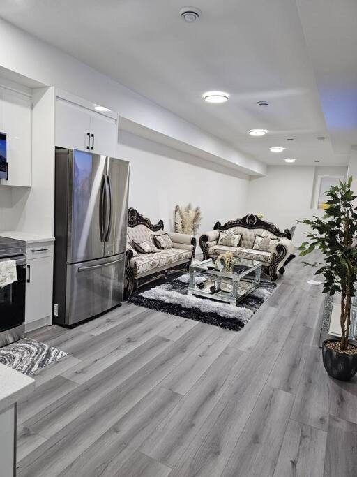 Comfort Guest Ne - Near Airport Apartment Calgary