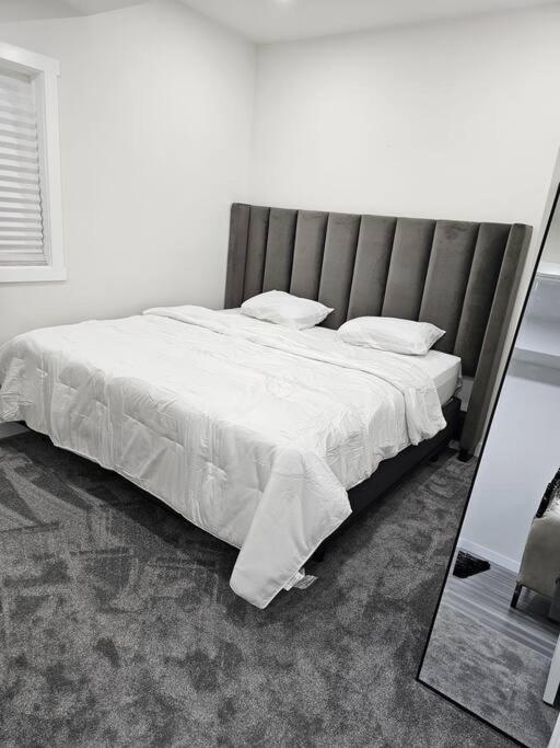 Comfort Guest Ne - Near Airport Apartment
