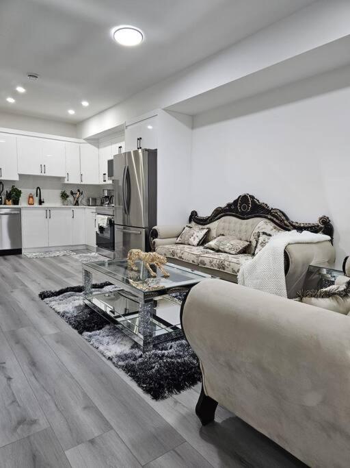 Comfort Guest Ne - Near Airport Apartment Calgary