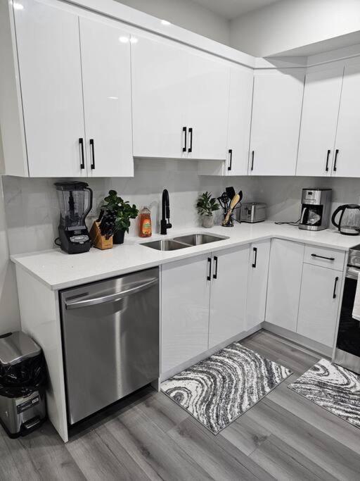 Comfort Guest Ne - Near Airport Apartment Calgary
